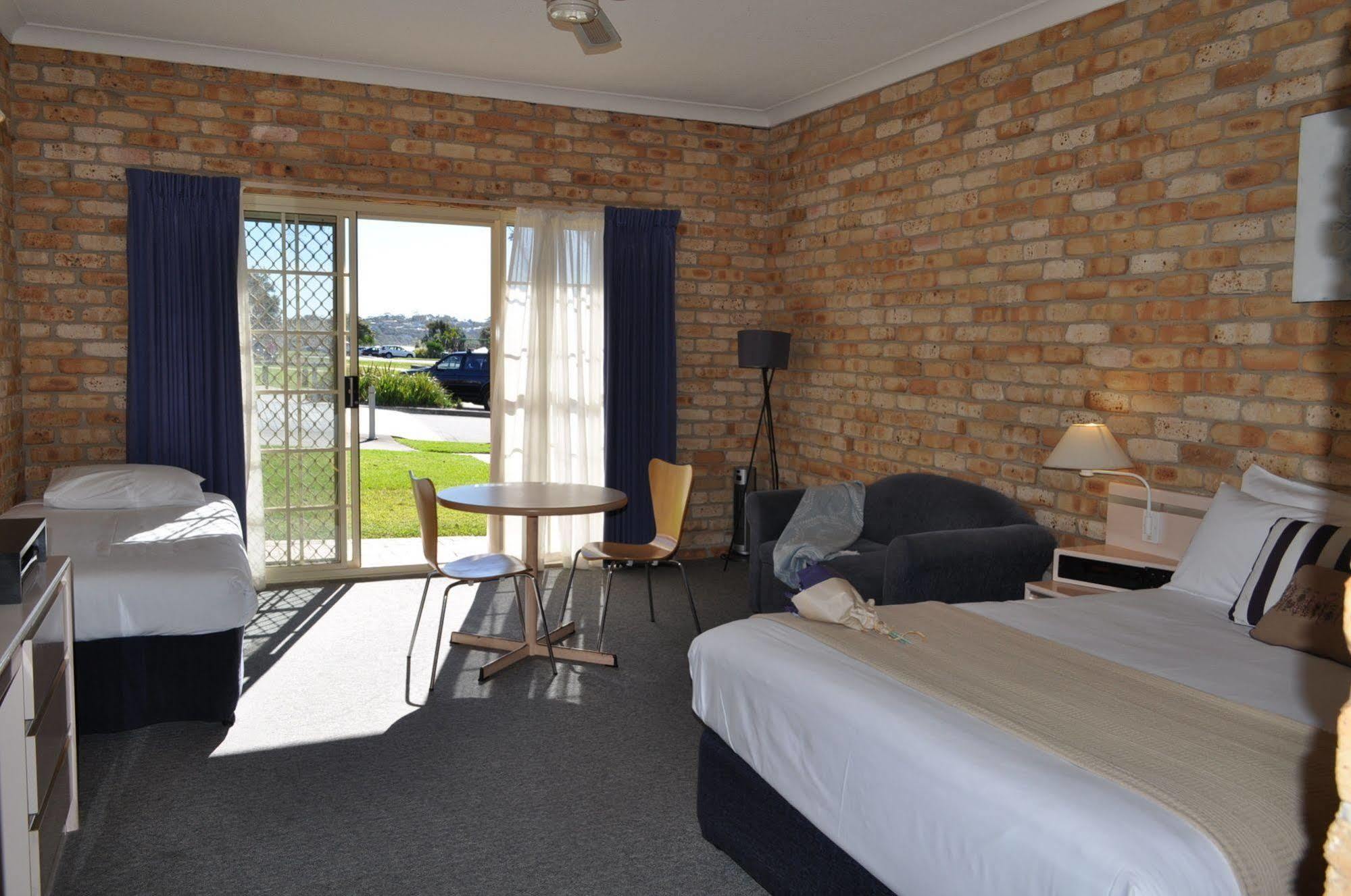 Surfbeach & Aparthotel 3*